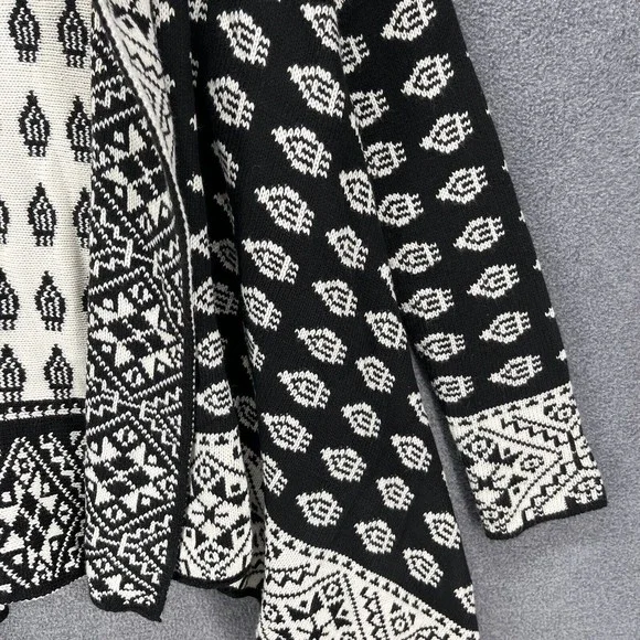 Romeo & Juliet Cardigan Sweater womens Size S Knit Tribal Black White reversible - Picture 5 of 11